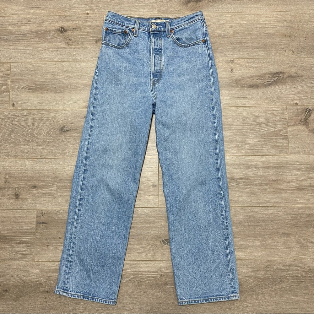 Levis Jeans Womens 27 (Measure 26x26) Blue Ribcage Straight Button Fly High Rise